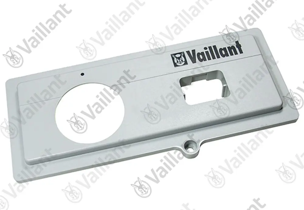 Frontblende in Silberfarbe mit einem runden und einem rechteckigen Ausschnitt, mit dem Markenlogo "Vaillant" oben auf der Fläche.